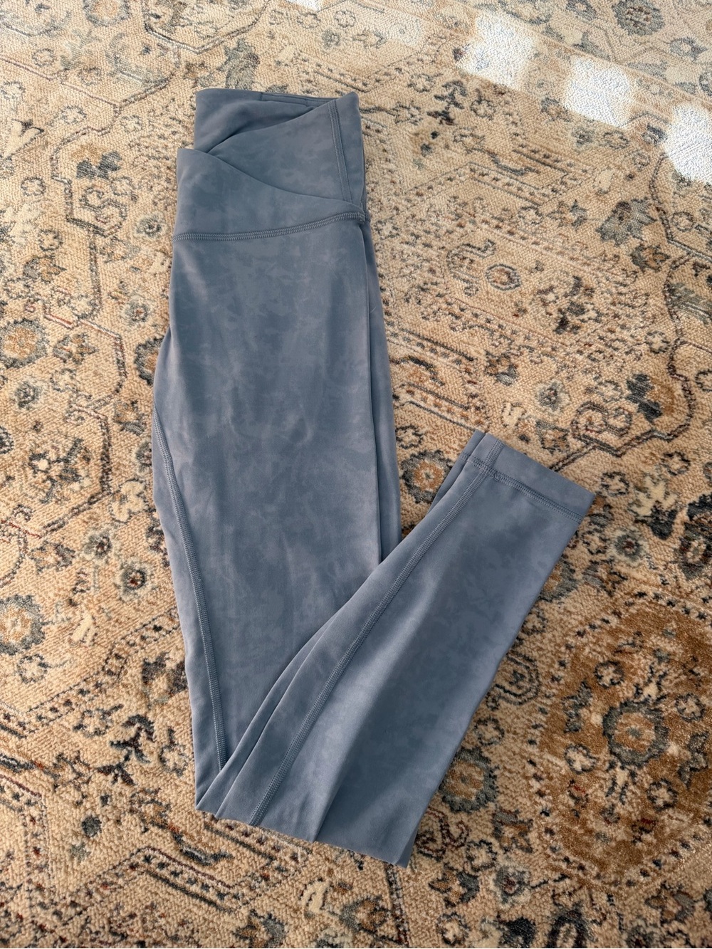 Size 4 Lululemon V-shaped waist band leggings